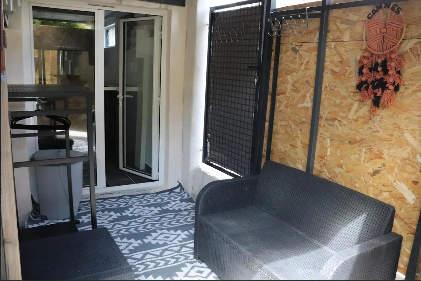 Appartamento Agreable Studio Avec Sa Terrasse Exterieure Entierement Amenage A 5 Min De La Mer Cannes