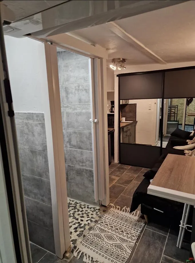 Lägenhet Agreable Studio Avec Sa Terrasse Exterieure Entierement Amenage A 5 Min De La Mer Cannes