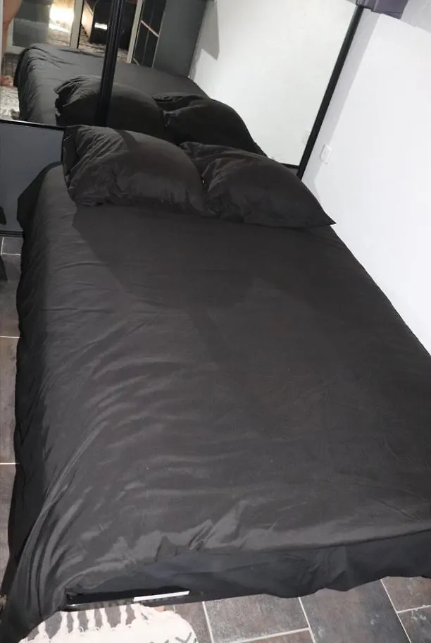 Agreable Studio Avec Sa Terrasse Exterieure Entierement Amenage A 5 Min De La Mer Cannes Frankrike