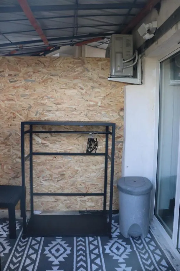 Agreable Studio Avec Sa Terrasse Exterieure Entierement Amenage A 5 Min De La Mer Cannes Lägenhet